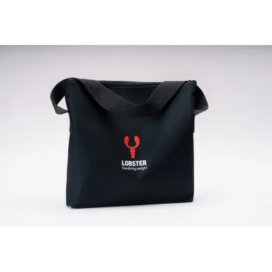 Il tuo Lobster Weight e il tuo Squid meritano di essere portati all’allenamento ben protetti nella loro Carry Bag.